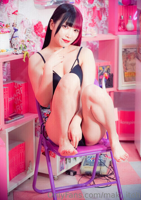 Maki Itoh Profile pic