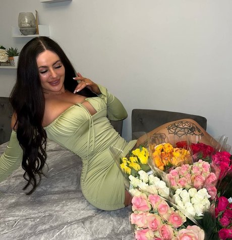 Beckie Holloway onlyfans leakes