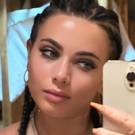 Laurab974 onlyfans leak