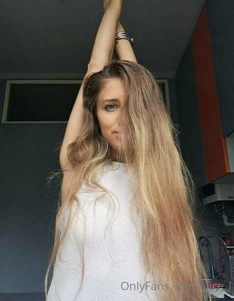 alice l onlyfans nude