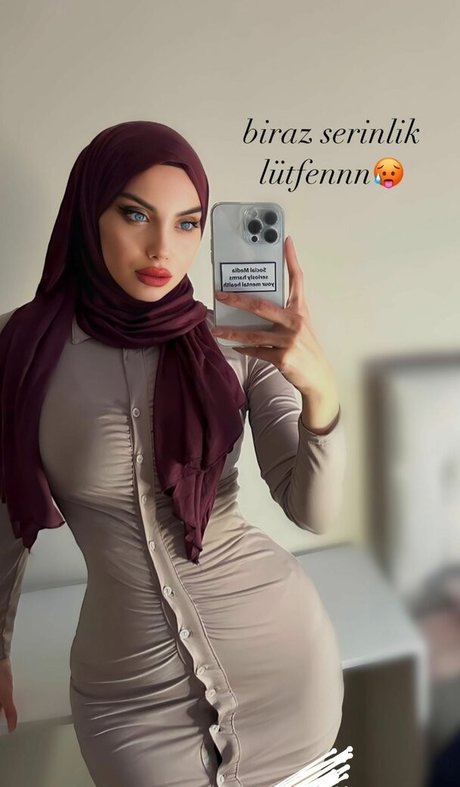 sariikubraa onlyfans model photos