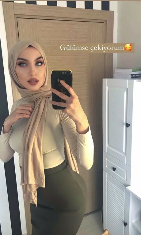 sariikubraa onlyfans free porn