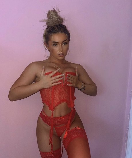 cora2002 onlyfans explicit content