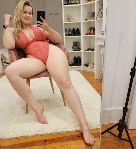 Lilli Luxe naked onlyfans pics