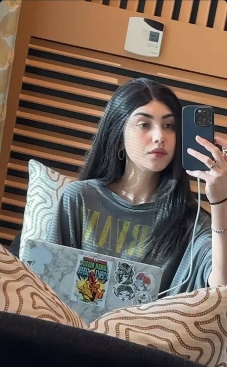 Alexa Mansour onlyfans tits