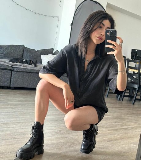 Alexa Mansour onlyfans nudes