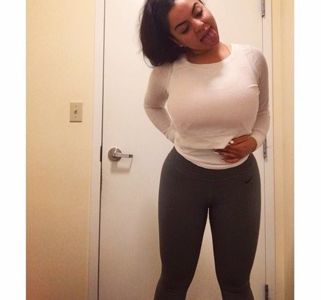 iloveteniah onlyfans creator