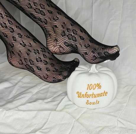 chanelrose144 onlyfans strip