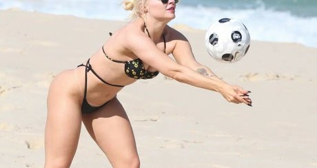 Luisa Sonza tits onlyfans