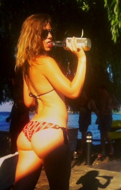 Yana Gold onlyfans model