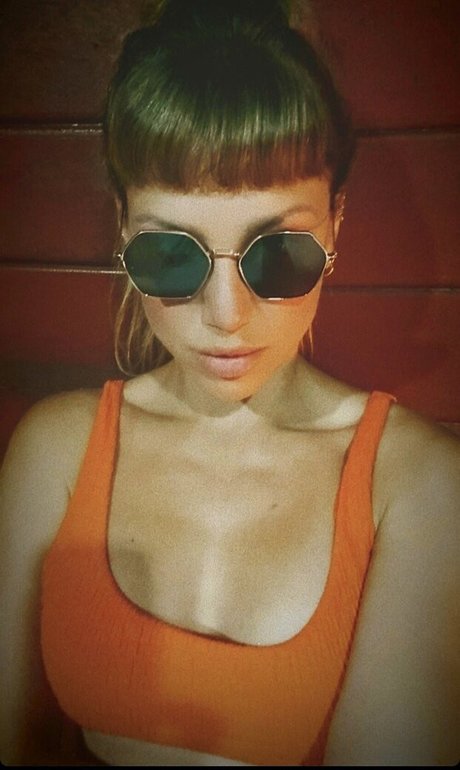 Yana Gold onlyfans naked pics