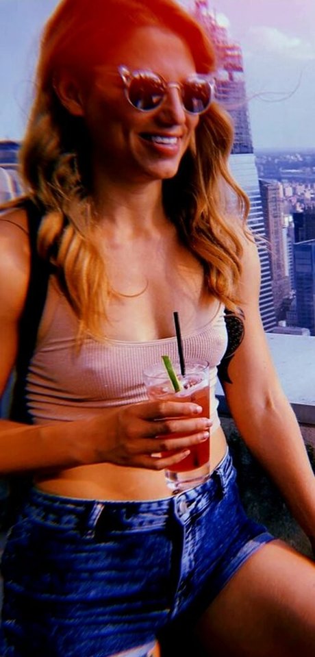 Yana Gold onlyfans star