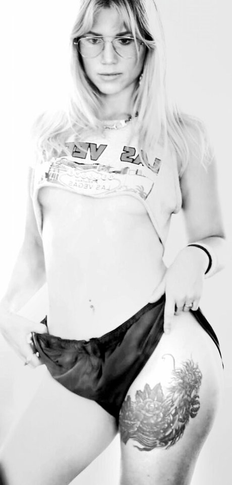 Yana Gold nude leaks onlyfans