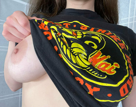 ellieidol nude only fans leaks