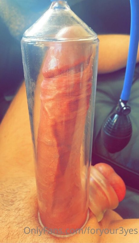 foryour3yes onlyfans topless