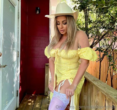 nikkistonefree onlyfans explicit content