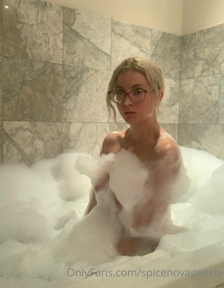 spicenovageektv onlyfans nude leak