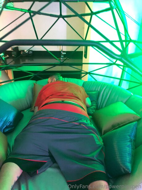 Powerpigspen onlyfans creator