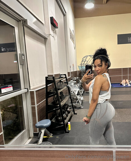 Omgitsqueen onlyfans images