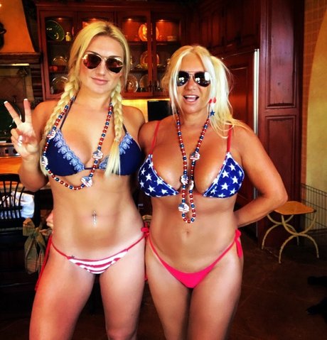 Brooke Hogan onlyfans hot