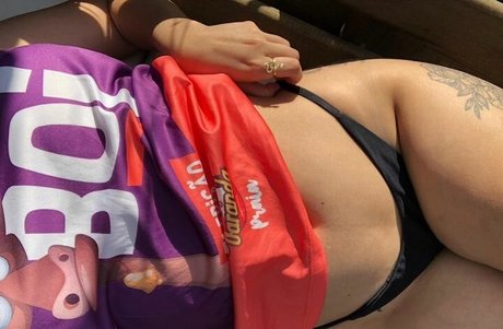 Lary Nascimento onlyfans nude