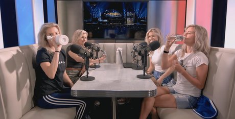 Elyse Willems onlyfans strip tease