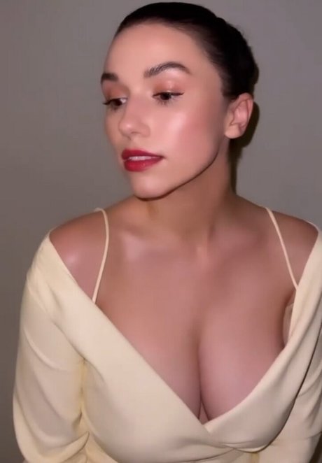 Grace Caroline Currey onlyfans sexy