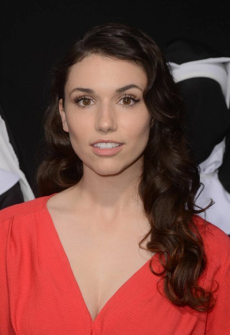 Grace Caroline Currey onlyfans strip tease