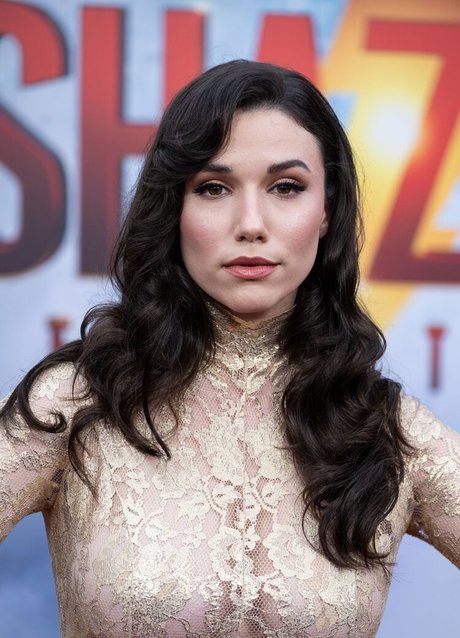 Grace Caroline Currey nude leak onlyfans