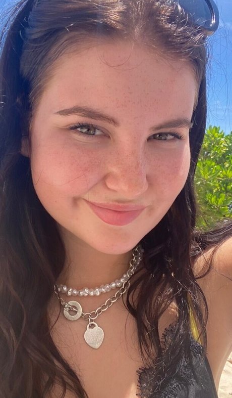 Chloe Bailey boobs onlyfans