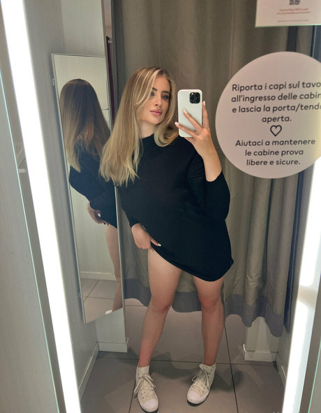 emily lyy onlyfans leaks