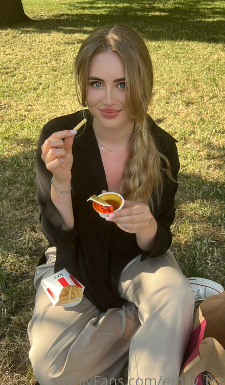 emily lyy ass onlyfans