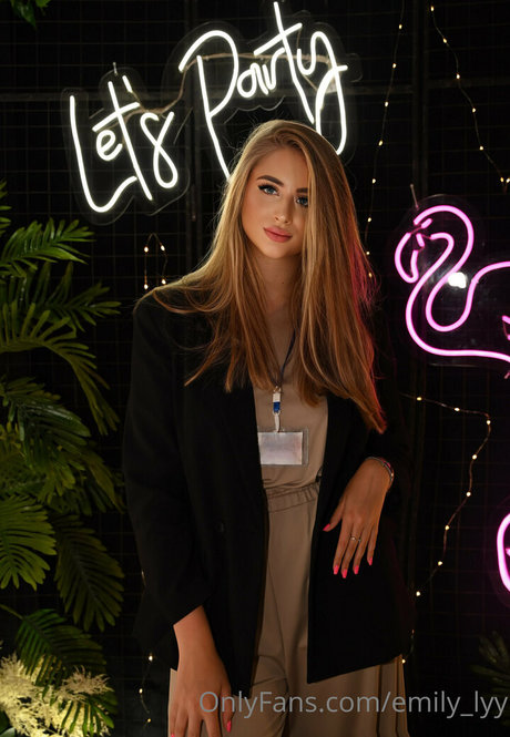 emily lyy onlyfans nude leak