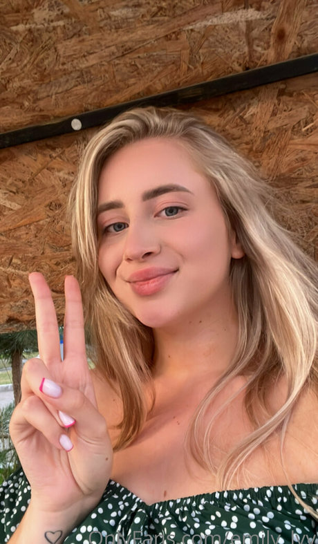 emily lyy onlyfans porn