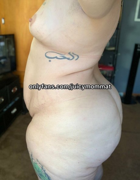 JuicymommaT onlyfans tits