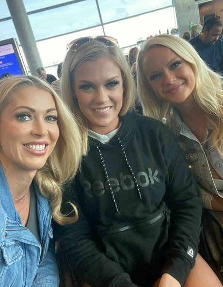 thehotwifetour ass onlyfans