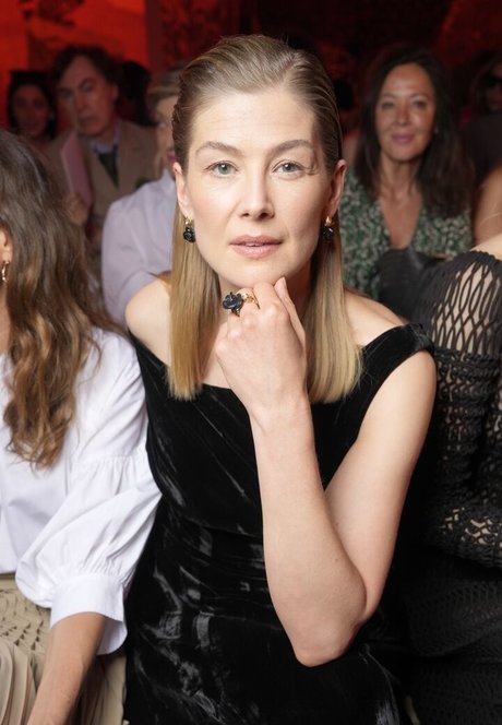 Rosamund Pike only fans nude leaks