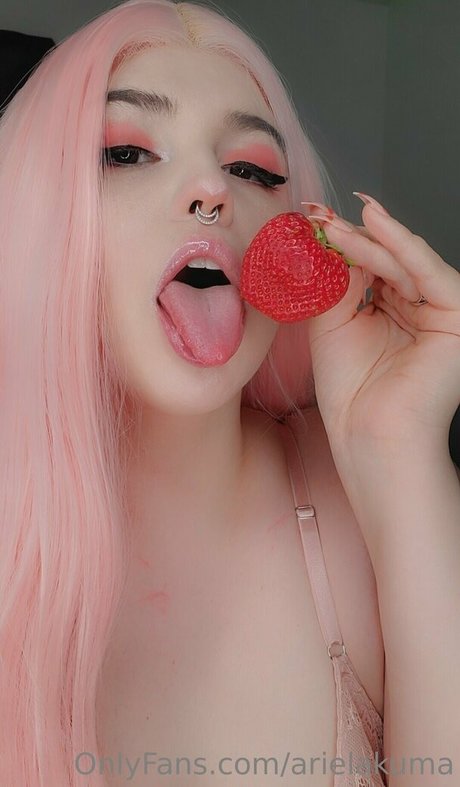 arielakuma onlyfans topless