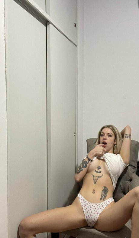 emmagarciaa onlyfans nude tits