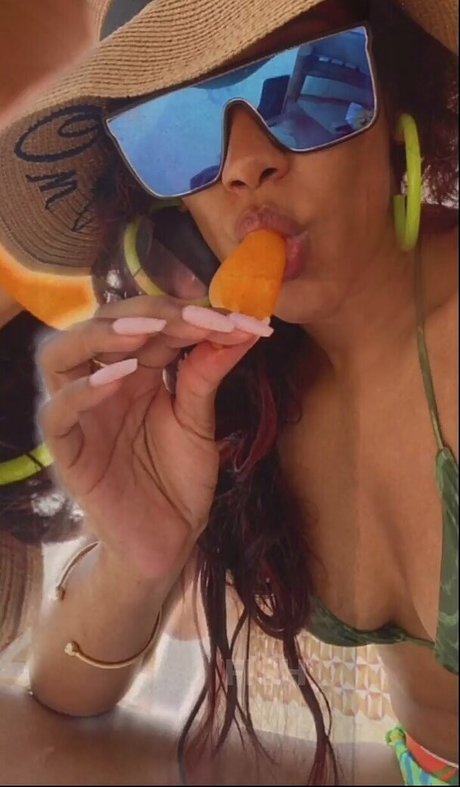 Candice Patton onlyfans leaka