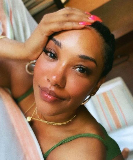 Candice Patton onlyfans leaked nude