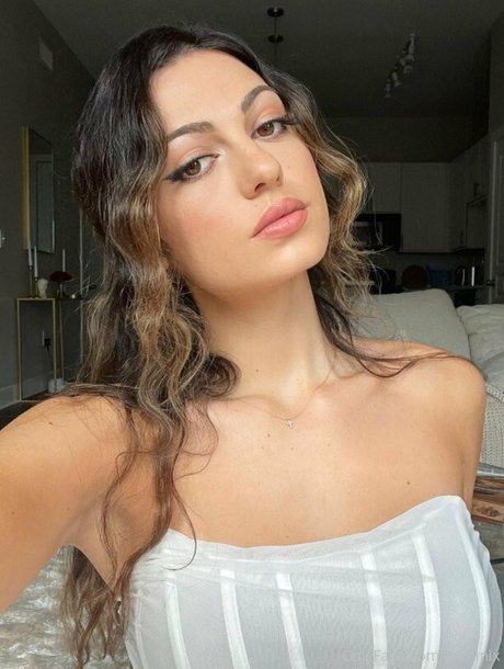 itssophiafoxxx onlyfans nude pics