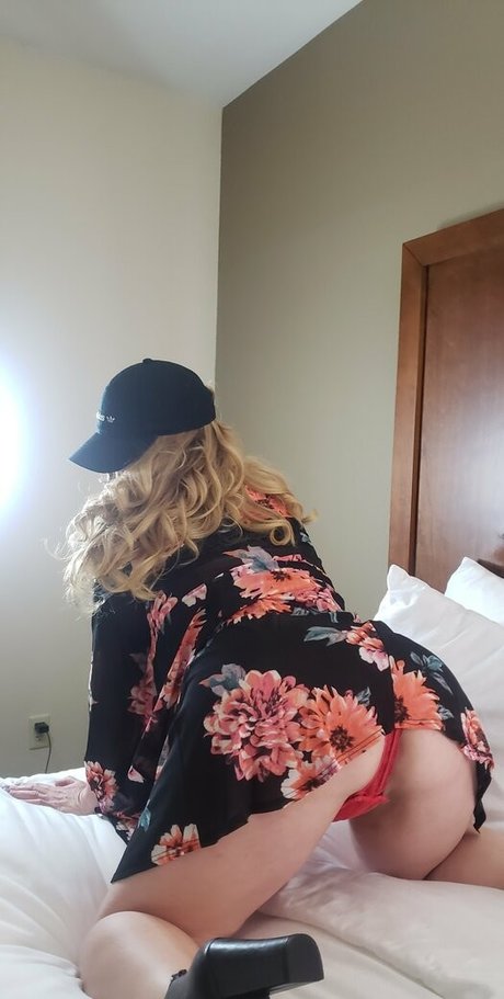 onehotmysterymama nude onlyfans leak