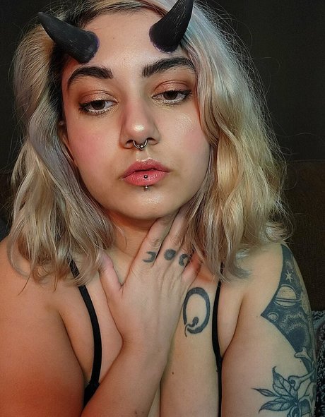 salemharlow666 onlyfans leaked.