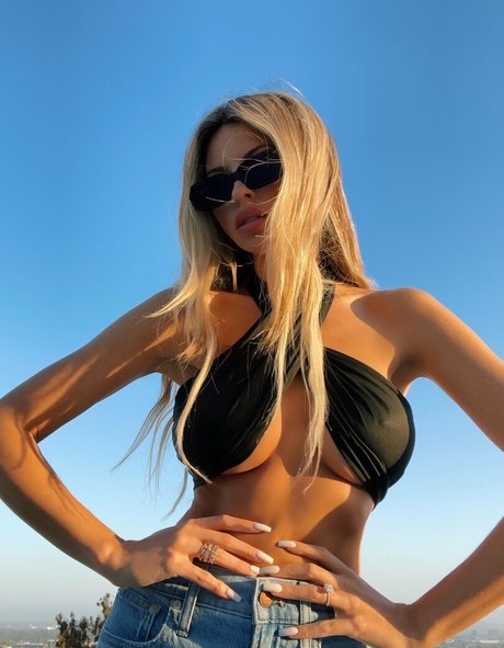 ashleyschultz onlyfans nude leak