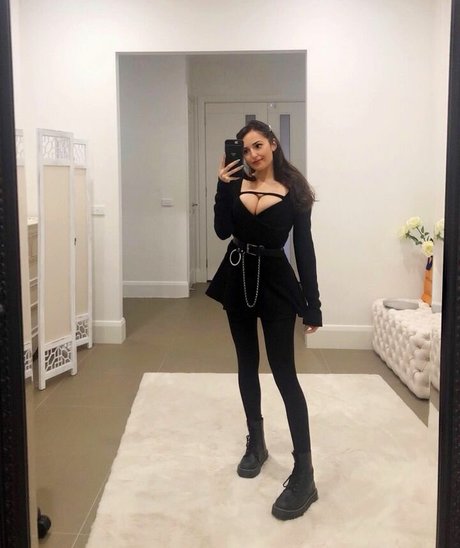 Sonia Ferraro nude only fans leaks