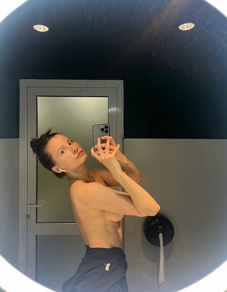 Toma Efremova naked on onlyfans