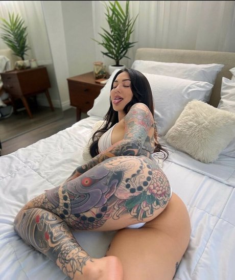 Taylor Roze topless onlyfans