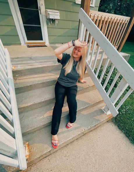 Anya Truax onlyfans nudes