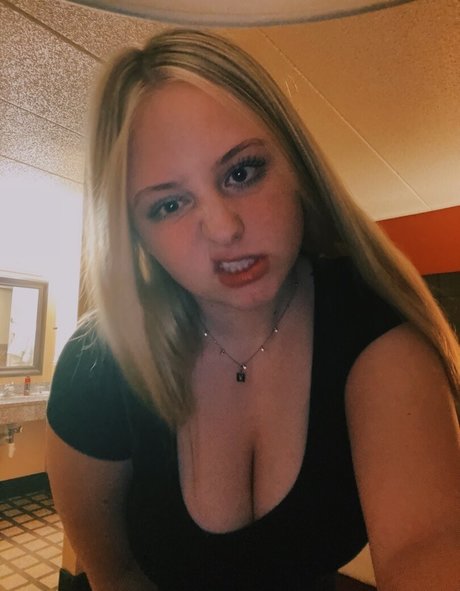 Anya Truax onlyfans leake